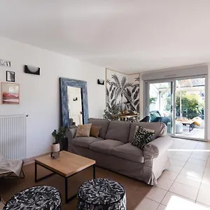  Hébergement de vacances Guilhermy - Maison Contemporaine Avec Jardin